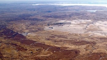 Pulau Devon punya beberapa tempat terkenal, misalnya Kawah Haughton ini yang memiliki diameter sekitar 20 kilometer. Foto: Dok. Google