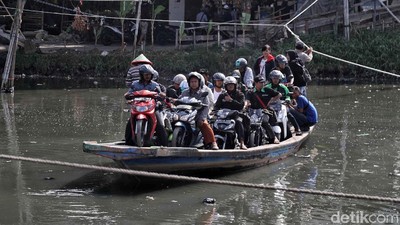 Cerita Perahu Eretan yang Memangkas Kemacetan Jakarta