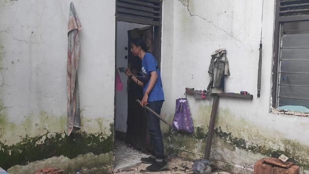 Kayu berbentuk salib yang disebut polisi sebagai jelangkung.