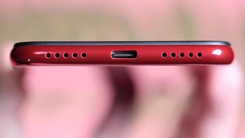Sementaa di bagian bawah terdapat port USB Type C. Foto: Mydrivers