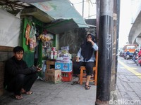 Geliat Bisnis di Kolong MRT, Harapan Baru hingga Kisah Pilu