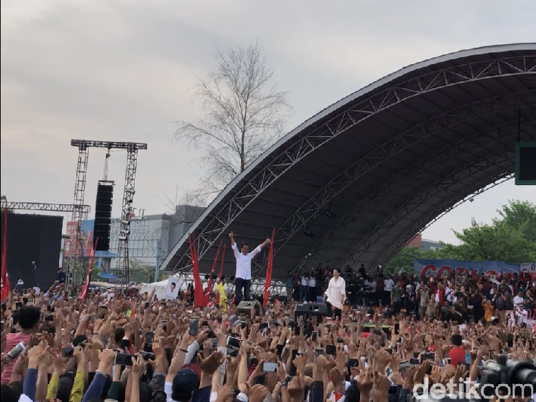 Jokowi Capres Pertama yang Kampanye Akbar di Dumai Riau Jokowi Capres Pertama yang Kampanye Akbar di Dumai Riau