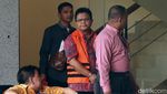 Disuap Rp 700 Juta, Hakim PN Semarang Dapat Rompi dan Borgol