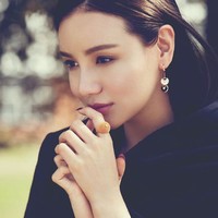 Kim Lim merupakan putri dari miliuner Singapura, Peter Lim. Ayahnya, berdasarkan situs Forbes, berada di urutan ke-11 orang terkaya di Singapura dengan kekayaan mencapai US$ 2,4 miliar. Pengusaha yang memiliki bisnis di bidang minyak sawit hingga obat-obatan ini juga pemilik klub sepakbola Spanyol, Valencia. Foto: Dok. Instagram/kimlimhl