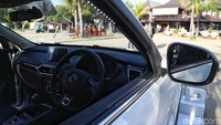 Mobil ini berkapasitas 7 penumpang.