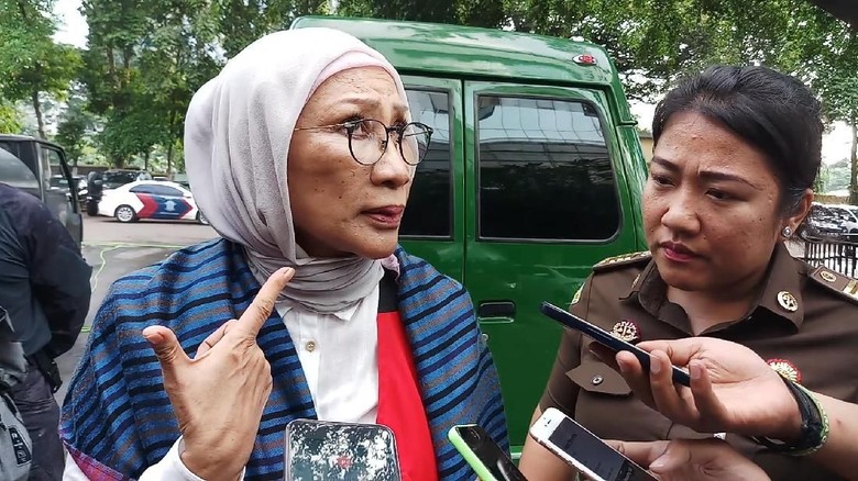 Ditanya soal Dukungan ke Prabowo, Ratna Sarumpaet: Kampanye Sama Tahanan? Ditanya soal Dukungan ke Prabowo, Ratna Sarumpaet: Kampanye Sama Tahanan?