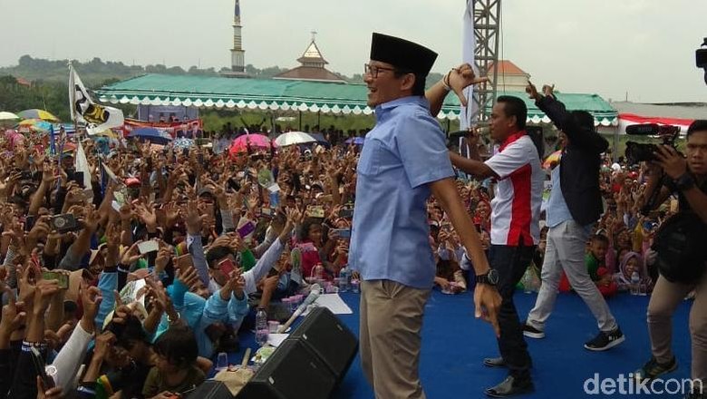 Sandi Janji Izinkan Nelayan Lamongan Tangkap Ikan dengan Cantrang Sandi Janji Izinkan Nelayan Lamongan Tangkap Ikan dengan Cantrang