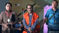 Dua hakim nonaktif Pengadilan Negeri Jakarta Selatan, Iswahyu Widodo dan Irwan diperiksa KPK.