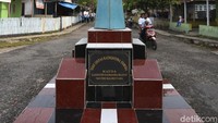 Menurut Roy Suryo, ada posisi 0 derajat yang lebih akurat dari Kayoa, yaitu di Tawabi. Namun, kondisi Tawabi yang berisi hutan bakau tak memungkinkan untuk didirikan Tugu Khatulistiwa. Hal itu yang membuat tugu tersebut akhirnya didirikan di Kayoa.