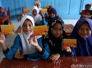 Antusias Anak-anak SD Belajar Menabung Sejak Dini