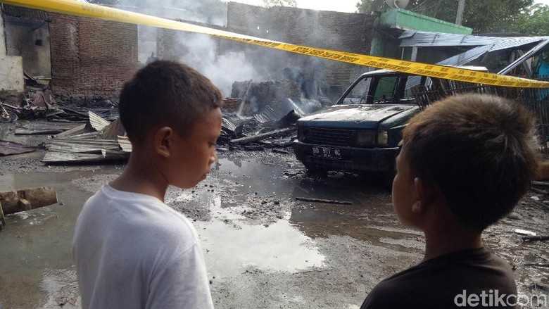 Ibu dan Anak Ditikam karena Cekcok Warisan, Rumah Pelaku Dibakar Warga Ibu dan Anak Ditikam karena Cekcok Warisan, Rumah Pelaku Dibakar Warga