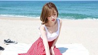 Ide piknik di pinggir pantai memang nggak pernah salah buat liburan ya.. (taeri__taeri/Instagram)