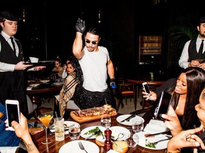 Dikabarkan Perusahaannya Terlilit Hutang, Salt Bae Malah Beli Hotel Mewah