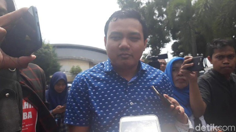 Polisi Periksa Anak Wali Kota Risma Terkait Kasus Jalan Gubeng Ambles Polisi Periksa Anak Wali Kota Risma Terkait Kasus Jalan Gubeng Ambles