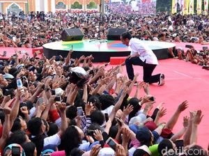 Potret Enerjik Jokowi Saat Kampanye Terbuka di Dumai