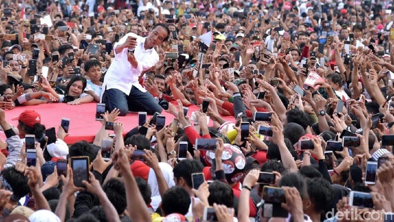Warga Dumai Membludak Saat Kampanye, Jokowi Yakin Suara di Riau Membaik Warga Dumai Membludak Saat Kampanye, Jokowi Yakin Suara di Riau Membaik