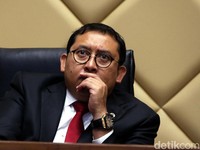 Sri Mulyani, Dipuji Sandiaga Dikritik Keras Fadli Zon