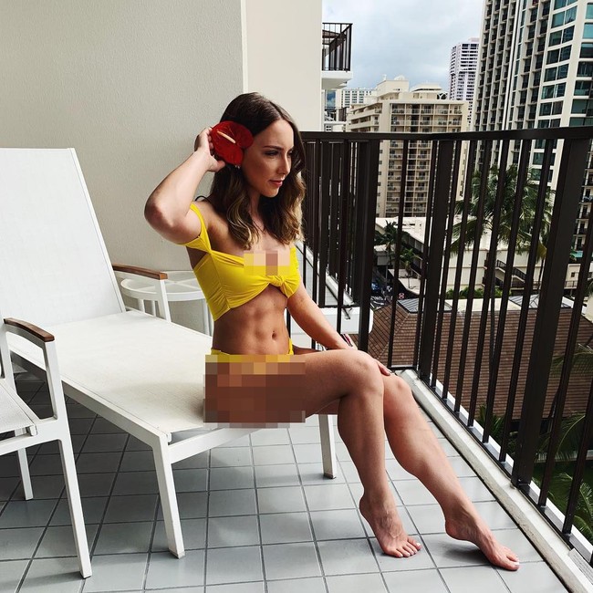 Dalam postingan terbaru, Hailie memamerkan perut kotak-kotak seksi yang membuat banyak orang iri. Tak heran, Hailie memang gila berolahraga. Foto: Instagram @hailiescott1