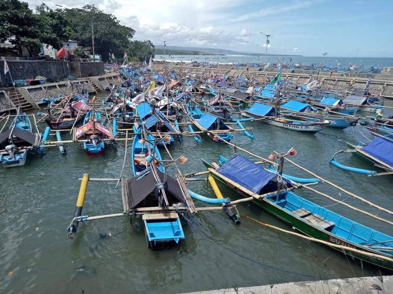Kemenhub Terbitkan Pas Kecil Bagi 1.025 Kapal di Pelabuhan Ratu Kemenhub Terbitkan Pas Kecil Bagi 1.025 Kapal di Pelabuhan Ratu