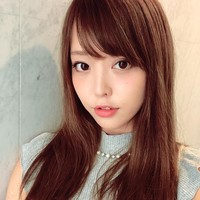 Beberapa bertanya-tanya apakah ia berencana untuk melakukan pemotretan atau benar-benar hanya mandi dengan cara ini. Fotonya yang viral itu pun dianggap aneh. Foto: Instagram