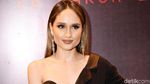 Penampilan Seksi Cinta Laura dengan Dress Hitam