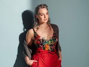 Potret Iskra Lawrence, Model Inspiratif yang Dobrak Standar Kecantikan