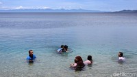 Bagi pecinta snorkeling dan diving, Pantai Tawa juga tak boleh dilewatkan. Pantai ini memiliki panorama terumbu karang yang sangat indah dengan beragam jenis ikan di dalamnya.