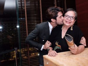 Cerita Reza Rahadian Saat Ibunda Tak Suka Film yang Dibintanginya