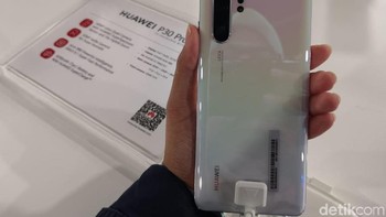 Quad camera Huawei P30 Pro punya resolusi 20 MP + 40 MP + 8 MP dan TOF. Sedangkan kamera depannya 32 MP. Foto: Rachmatunnisa/detikINET