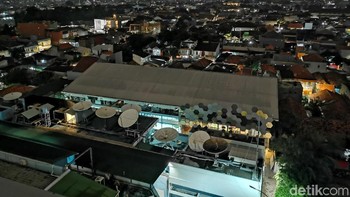 Masih di kondisi outdoor dengan kondisi sedikit gelap. Apakah foto 7 ini diambil dari Pixel 3 atau Huawei P30? Foto: Adi Fida Rahman/detikINET