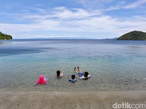 Pantai di Desa Tawa Berair Panas, Kok Bisa?