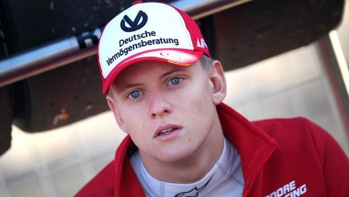 Mick Schumacher akan menjalani debut dengan mobil F1 Ferrari pekan depan (Daniel ROLAND / AFP)