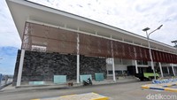 Meski belum rampung sepenuhnya, terminal penumpang di Pelabuhan Babang, Halmahera Selatan, ini nampak telah terlihat bentuk bangunannya.