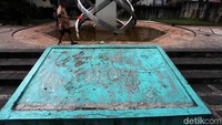 Prasasti yang mencantumkan nama-nama korban pada musibah itu terlihat sudah rusak.