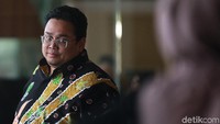 Dia juga meminta masyarakat lebih kritis sebelum menentukan pilihan.