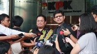 Wakil Ketua KPK Laode M Syarif mengatakan, KPK dan Bawaslu mengimbau kepada semua partai politik untuk mengemukakan daftar riwayat hidup dari masing-masing calon, karena memang ada pilihan boleh diumumkan, boleh tidak.