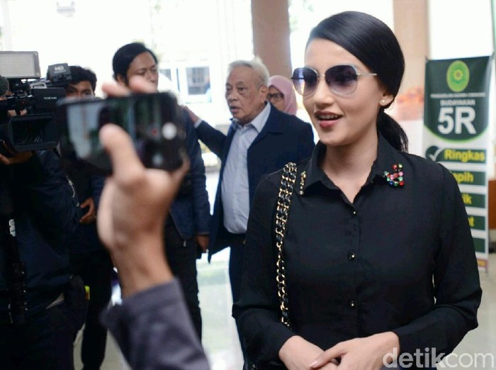 Tsania Marwah saat ditemui di Pengadilan Agama CIbinong.