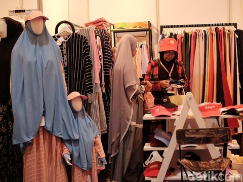 Kisah Hijabers Berbisnis Busana Syari Dari Hobi Naik Gunung Pakai Cadar