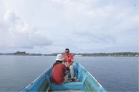 Terombang di Lautan dan Menerobos Hutan, Kisah Mantri BRI Bikin Haru