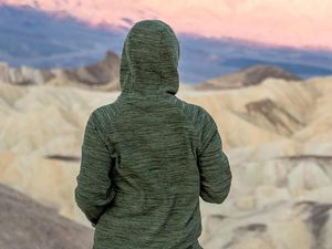 Inovatif! Jaket Ramah Lingkungan Terbuat dari Bubuk Kopi Bekas Pakai
