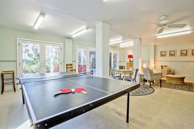 Rumah juga dilengkapi dengan ruangan khusus untuk main sports game sepeti ping pong, dan permainan lainnya. Foto: dok. The Sun