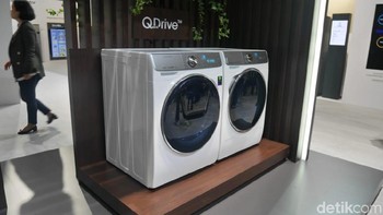 Mesin cuci Samsung dengan teknologi Quickdrive yang bikin acara mencuci lebih hemat waktu. (Foto: detikINET/Josina)