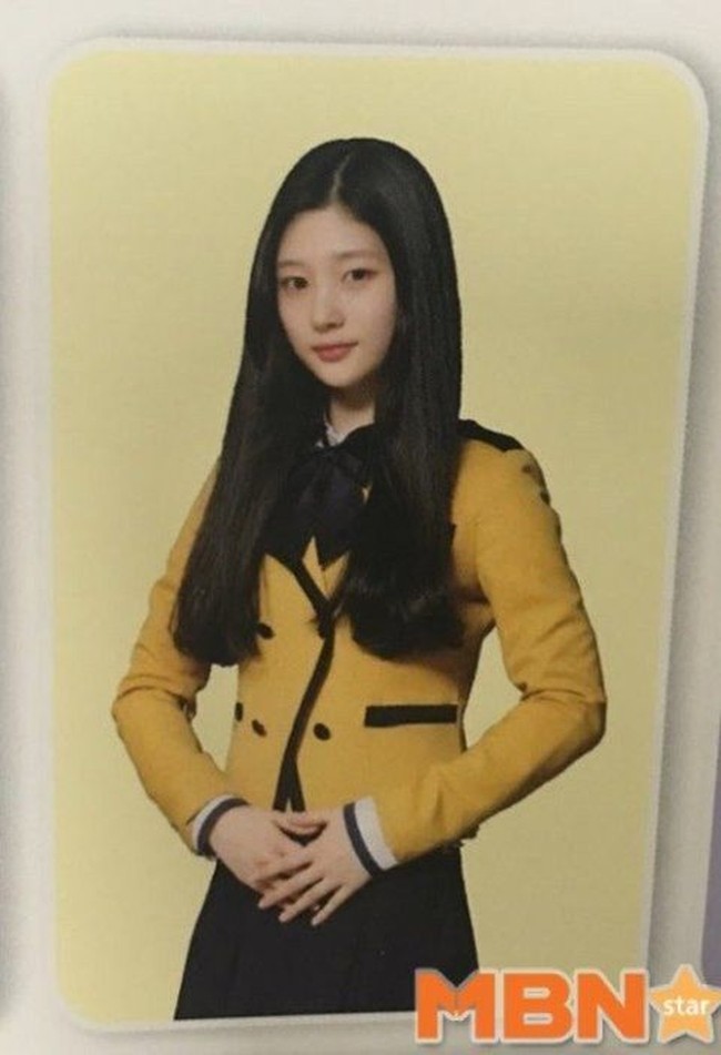 Metode diet Jung Chaeyeon pun dilakukan dengan cara olahraga ekstra, menari, dan mengurangi makan. Ia pun mengaku pernah hanya mengonsumsi tahu, susu kacang, dan tomat ceri sehingga beratnya turun. Foto: Instagram @j_chaeyeoni