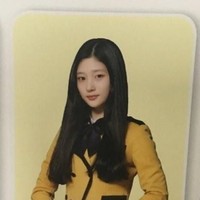 Metode diet Jung Chaeyeon pun dilakukan dengan cara olahraga ekstra, menari, dan mengurangi makan. Ia pun mengaku pernah hanya mengonsumsi tahu, susu kacang, dan tomat ceri sehingga beratnya turun. Foto: Instagram @j_chaeyeoni