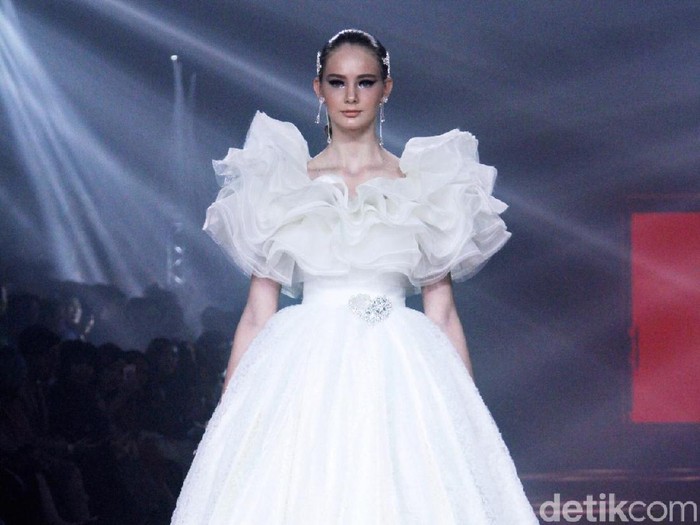 Fashion show 30 tahun berkarya Didi Budiardjo. Foto: Muhammad Abduh/Detikcom Fashion show 30 tahun berkarya Didi Budiardjo. Foto: Muhammad Abduh/Detikcom