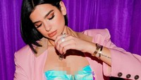 Dua Lipa pun menuliskan meskipun hanya 18 jam saja di Jakarta, ada banyak kenangan manis yang dialaminya. Dok. Instagram/dualipa