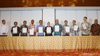 Tak hanya Retno Pinasti dan Zulfikar Naghi, seluruh panelis juga menandatangani pakta integritas.