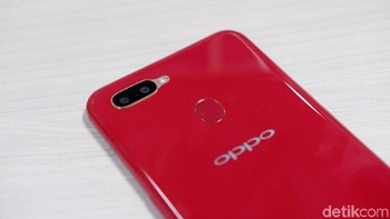 Kamera belakang ganda di bagian belakangnya berukuran 13 MP dan 2 MP. Foto: Adi Fida Rahman/detikINET