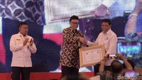 Selain pengajak golput, Wiranto mengatakan masih ada sejumlah ancaman yang akan mengganggu penyelenggaraan pemilu. Ancaman itu antara lain, politik uang, hingga hoax.