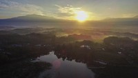 Beginilah Foto aerial lokasi wisata Situ Bagendit di Banyuresmi, Kabupaten Garut, Jawa Barat yang diambil Selasa (26/3/2019). 